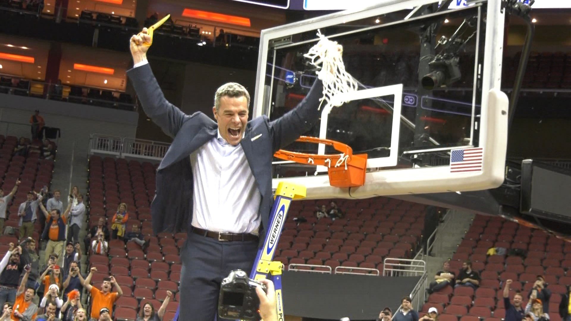 Tony Bennett Receives 'Nell and John Wooden Excellence in Coaching Award'