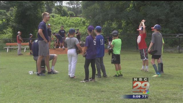 Tom Sox Hosts Baseball Camp for Kids